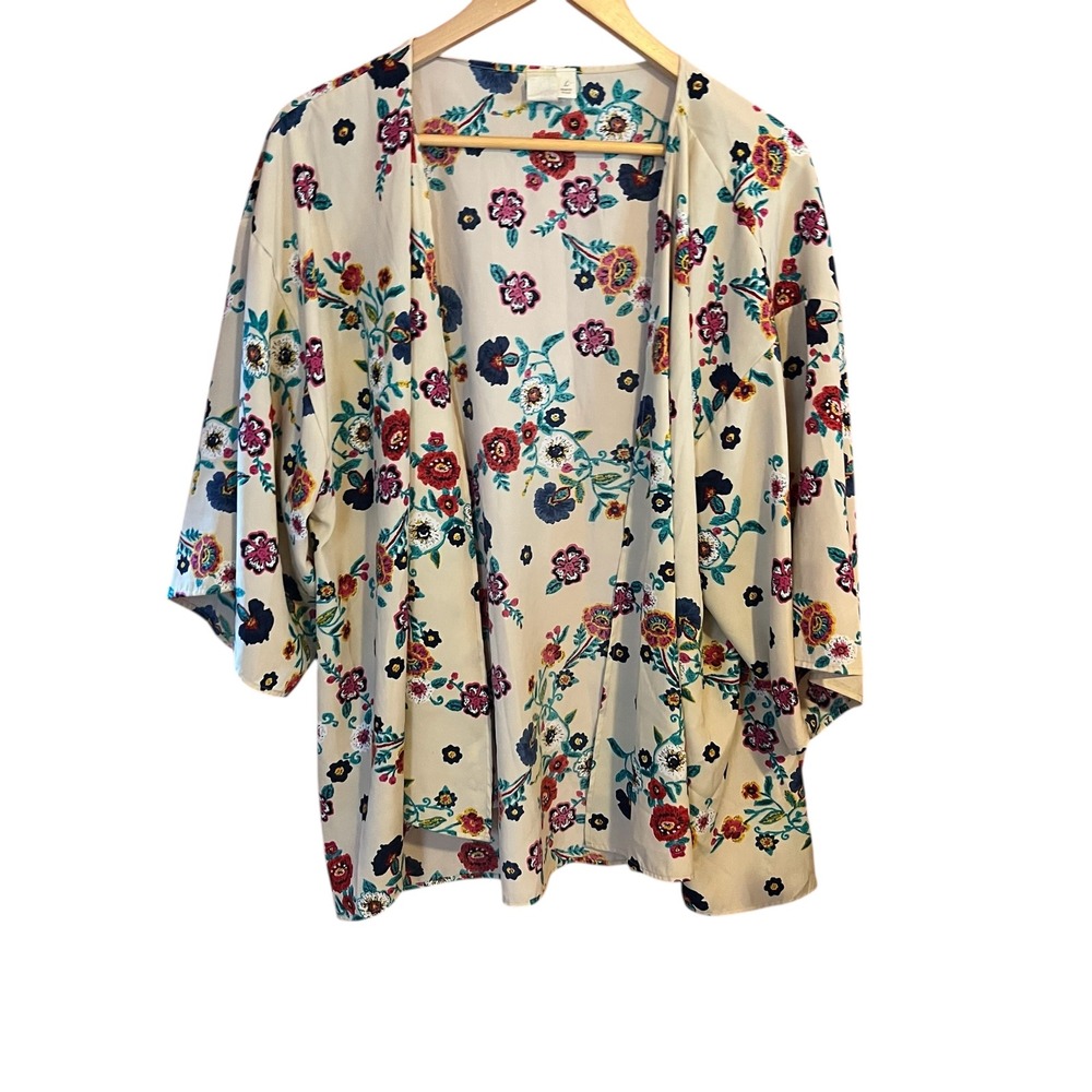 Francesca's Collections Floral Kimono Wrap Cream Open Front Cardigan L‎